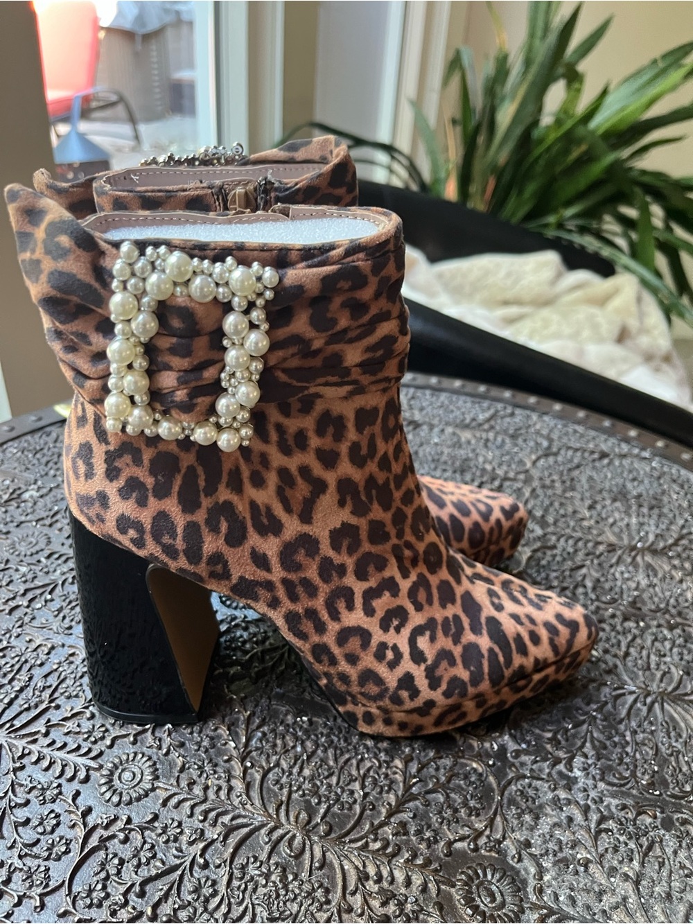 NEW BETSEY JOHNSON IDRIS LEOPARD BOOTIES 6 - Picture 6 of 10